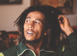 Bob Marley ritratto a Los Angeles nel 1975. Foto di Kim Gottlieb Walker